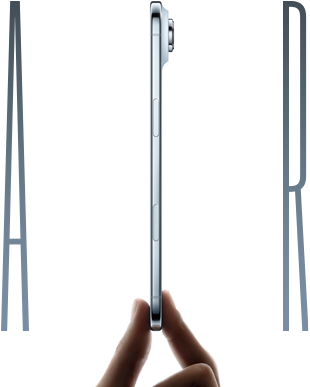 Índice y pulgar sujetando un iPhone Air, parte lateral, color azul cielo, diseño ultrafino, sistema de cámara Fusion, botones: lateral, Control de Cámara