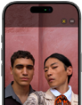 Pantalla del iPhone 17 Pro que muestra la prestación Encuadre Centrado para fotos y cómo hacer un selfie de grupo, caras destacadas