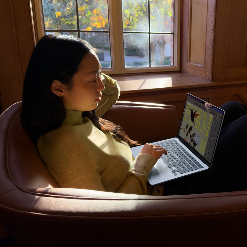 13-inch MacBook Air: Apple M5 chip with 10_core CPU and 10_core GPU, 24GB, 1TB SSD - Midnight - Imagen 7