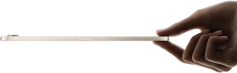 iPad mini, sostenido por una mano, parte lateral que muestra su diseño fino y ligero